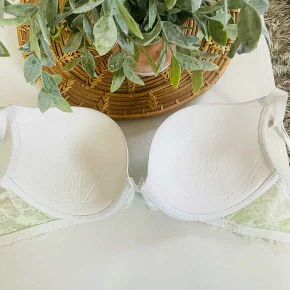 Victoria's Secret Ivory and Lime Bra - Picture 9 of 13